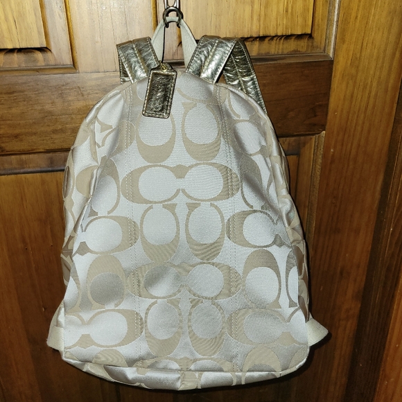 Coach Signature Poppy Applique Backpack Rare Limited Edition F17939 - Picture 15 of 16